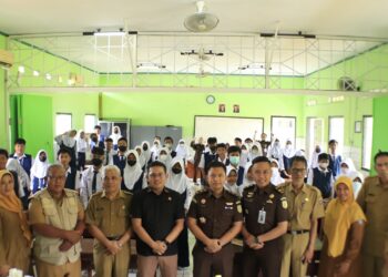 Penutupan Kegiatan Penyuluhan Hukum Jaksa Sahabat Sekolah di SMPN 10 Kota Cirebon